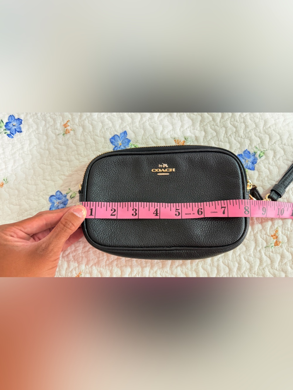 Coach Black Pebbled Leather Wristlet with Gold-Tone Hardware and Zip-Up Closure - Picture 8 of 9